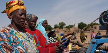 Women at the wells - adaptation project @J.teng - UNDP Niger